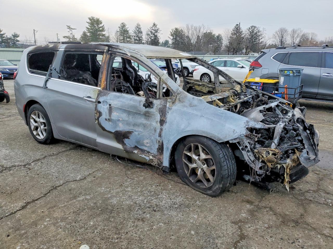 2019 CHRYSLER PACIFICA TOURING PLUS photo 4