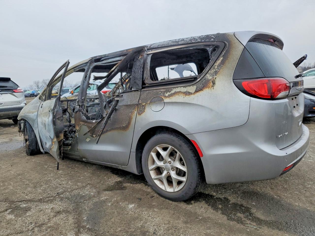 2019 CHRYSLER PACIFICA TOURING PLUS photo 2