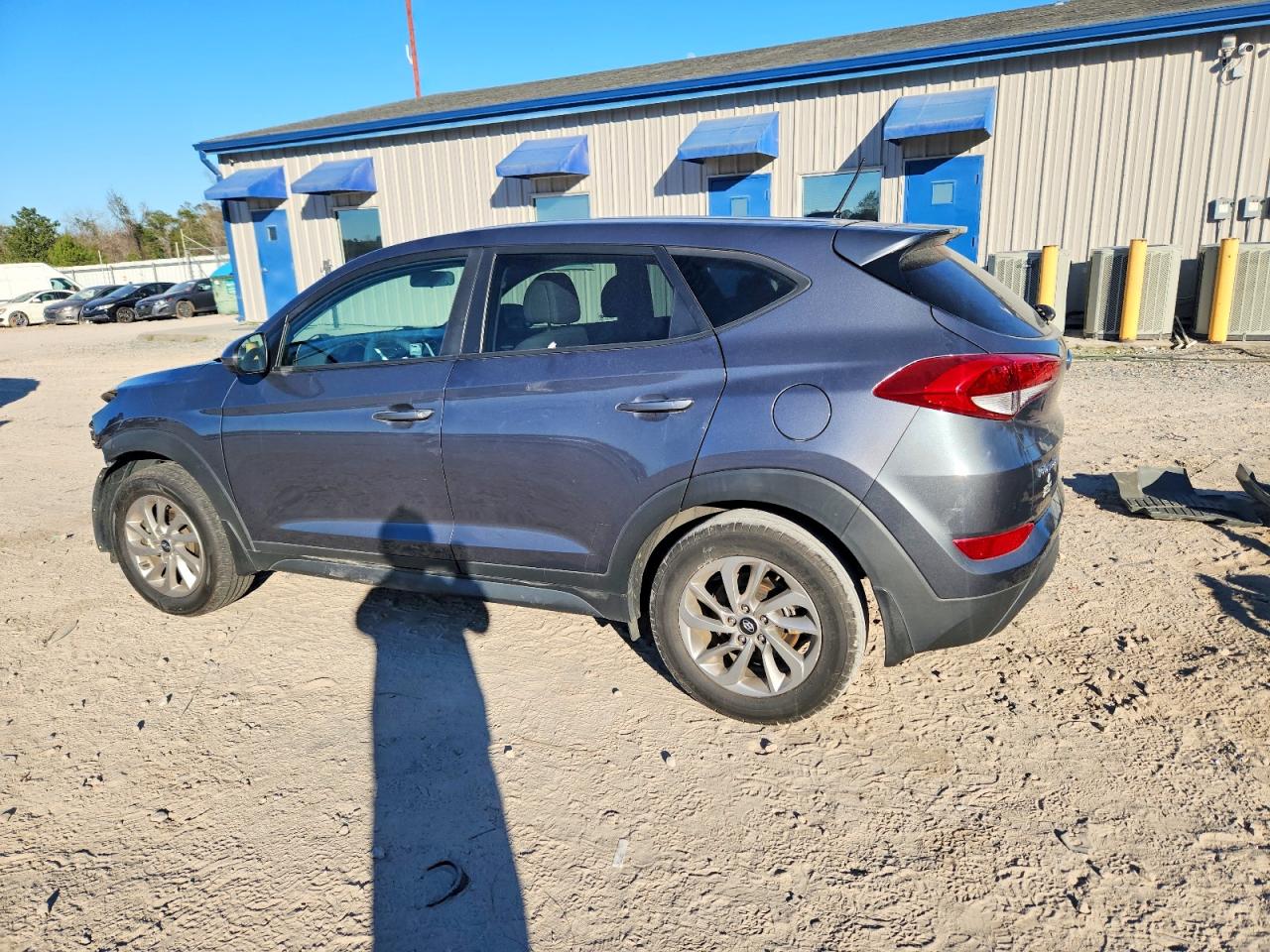 2017 HYUNDAI TUCSON SE photo 2