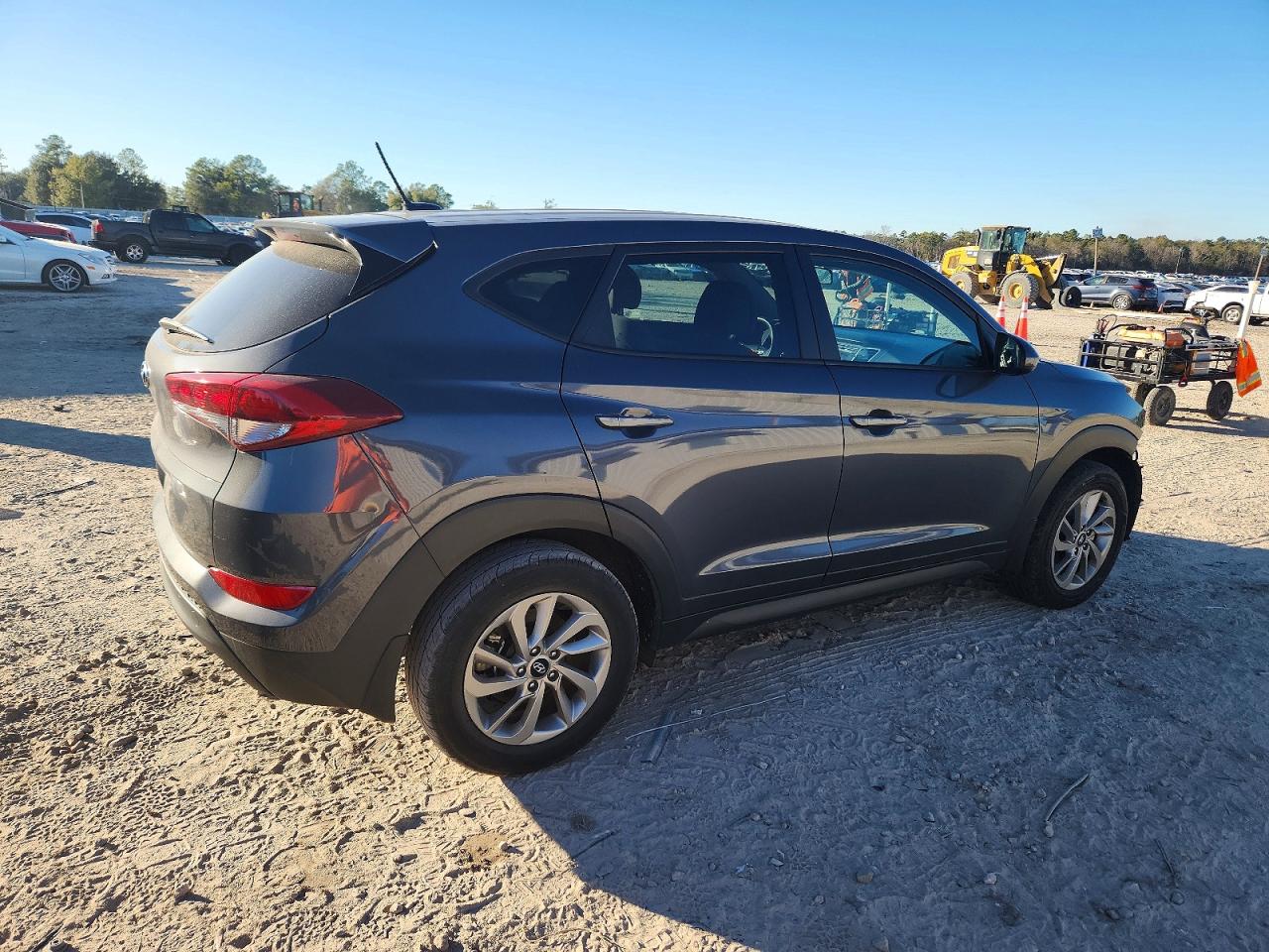 2017 HYUNDAI TUCSON SE photo 3