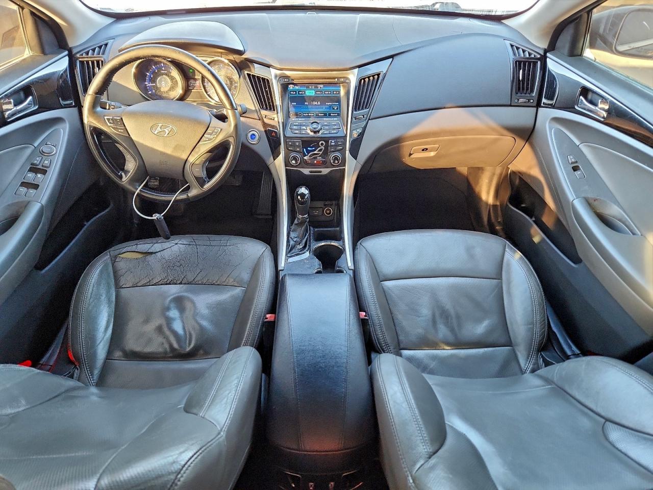 2013 HYUNDAI SONATA SE photo 8