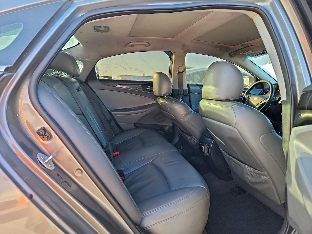 2013 HYUNDAI SONATA SE photo 10