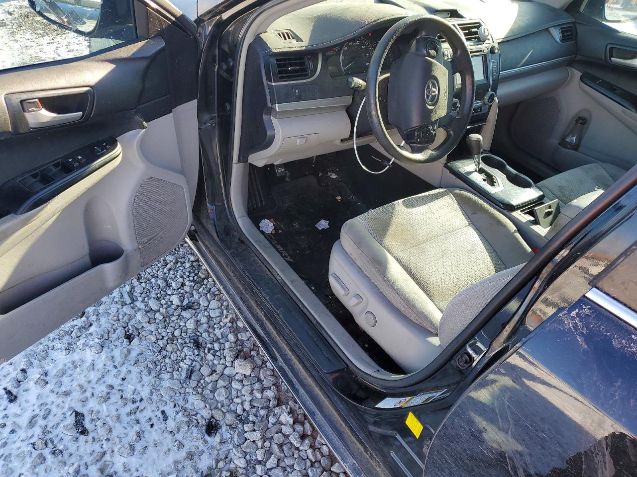 2014 TOYOTA CAMRY L photo 8