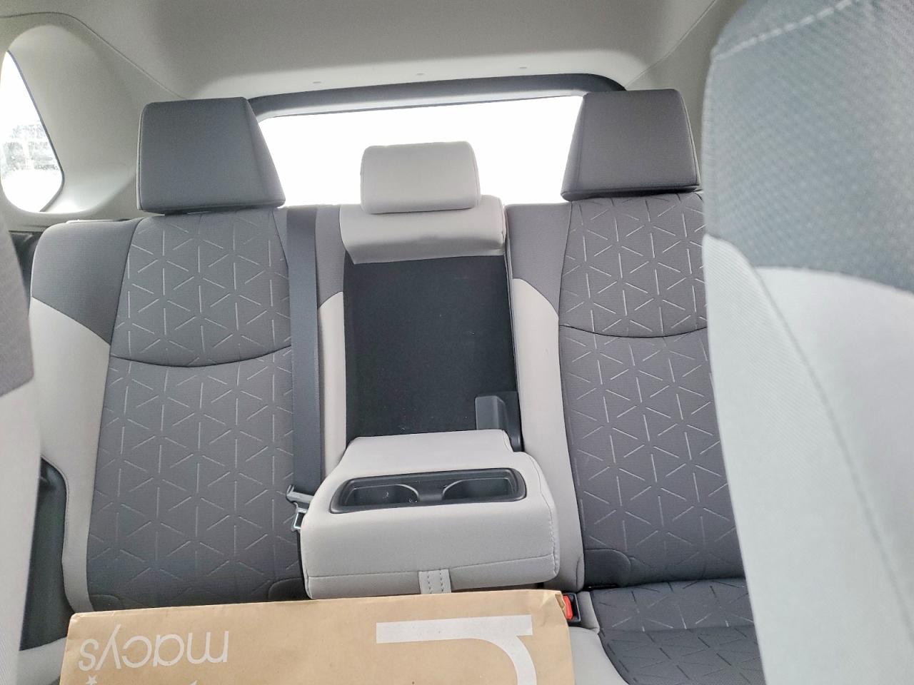 2021 TOYOTA RAV4 XLE photo 10