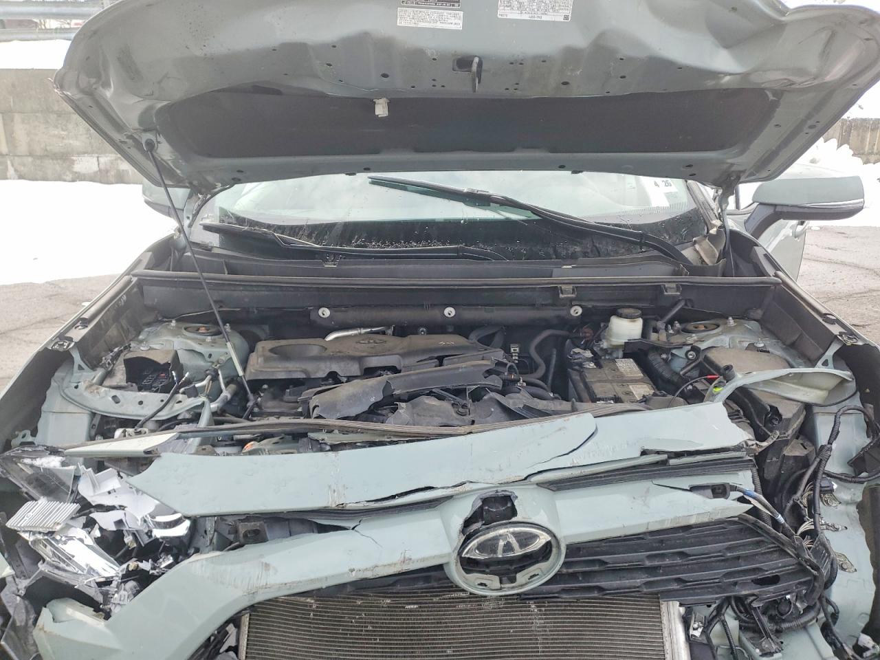 2021 TOYOTA RAV4 XLE photo 12