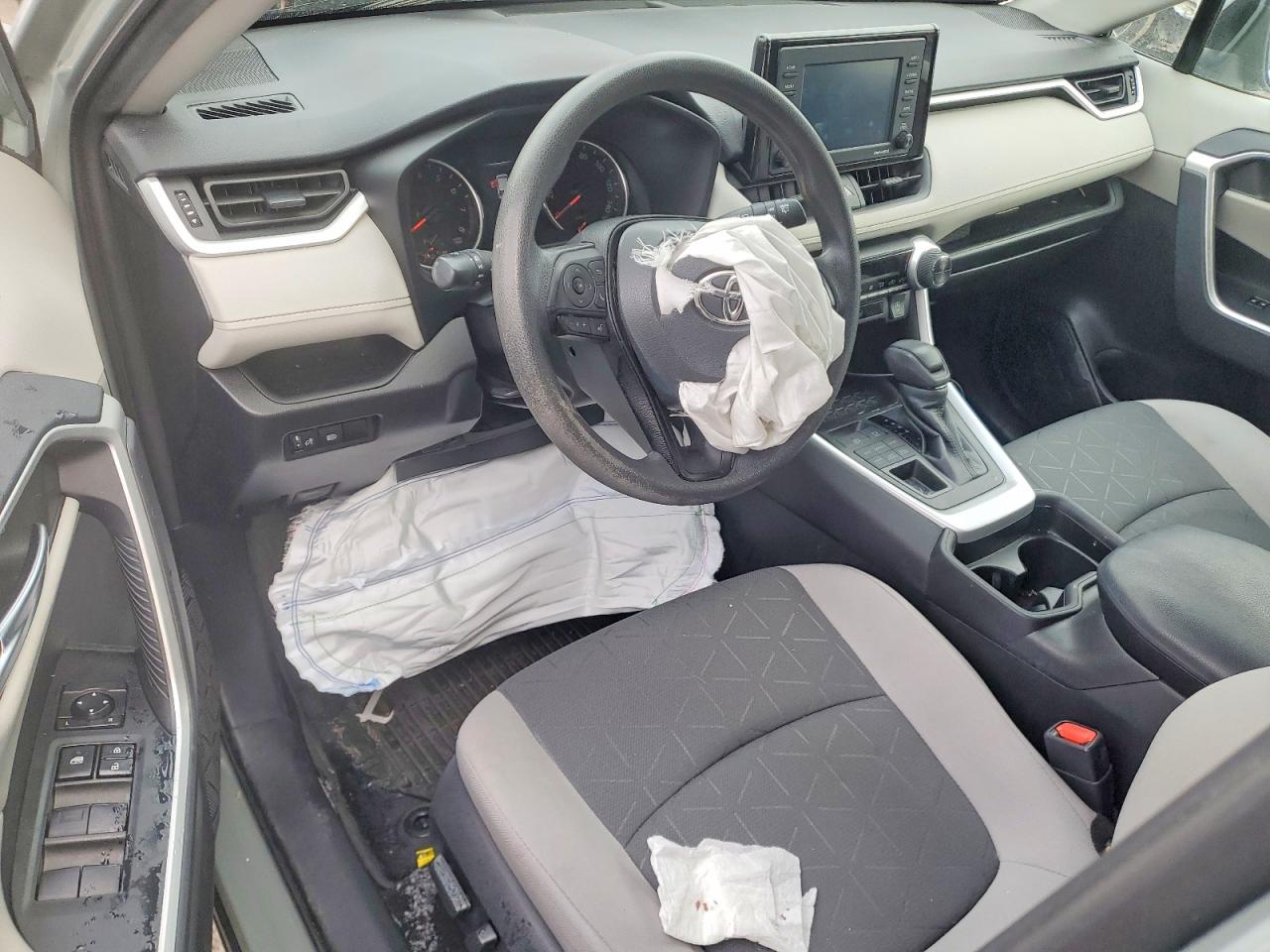 2021 TOYOTA RAV4 XLE photo 8