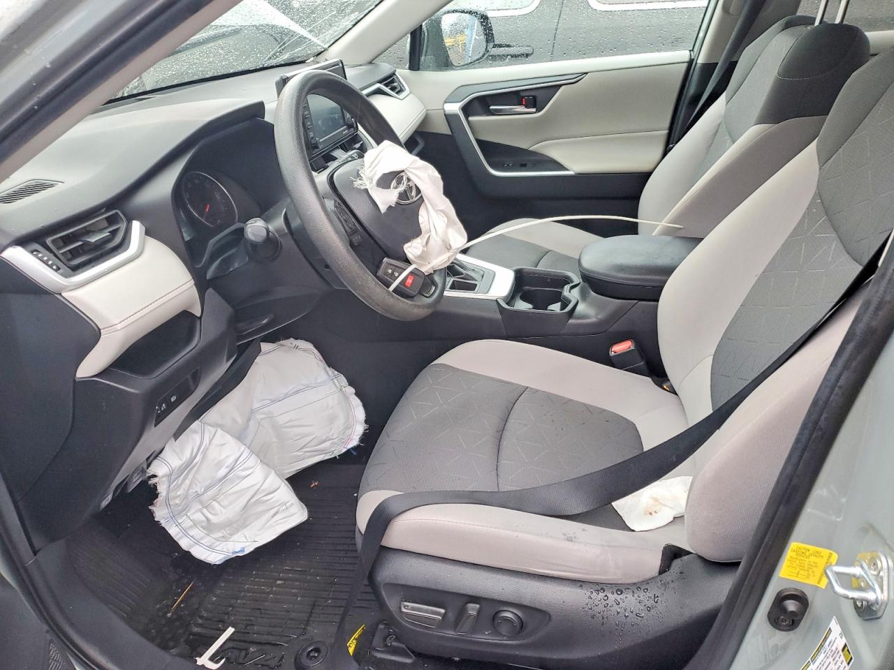 2021 TOYOTA RAV4 XLE photo 7