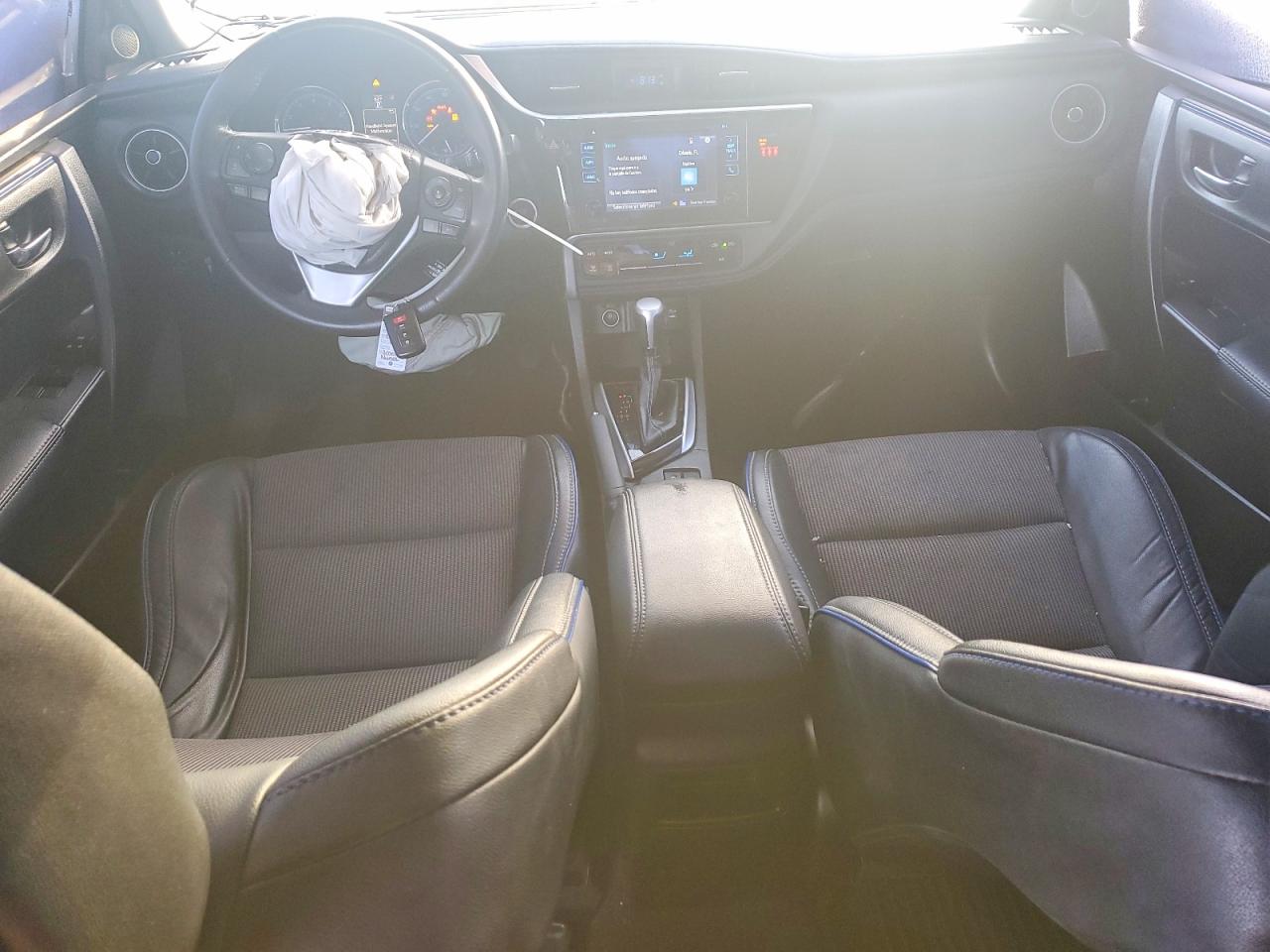 2018 TOYOTA COROLLA L photo 8