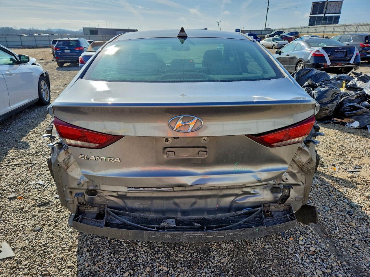 2017 HYUNDAI ELANTRA SE photo 6