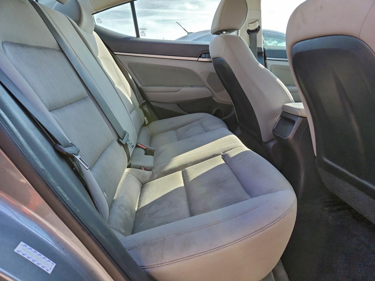 2017 HYUNDAI ELANTRA SE photo 10