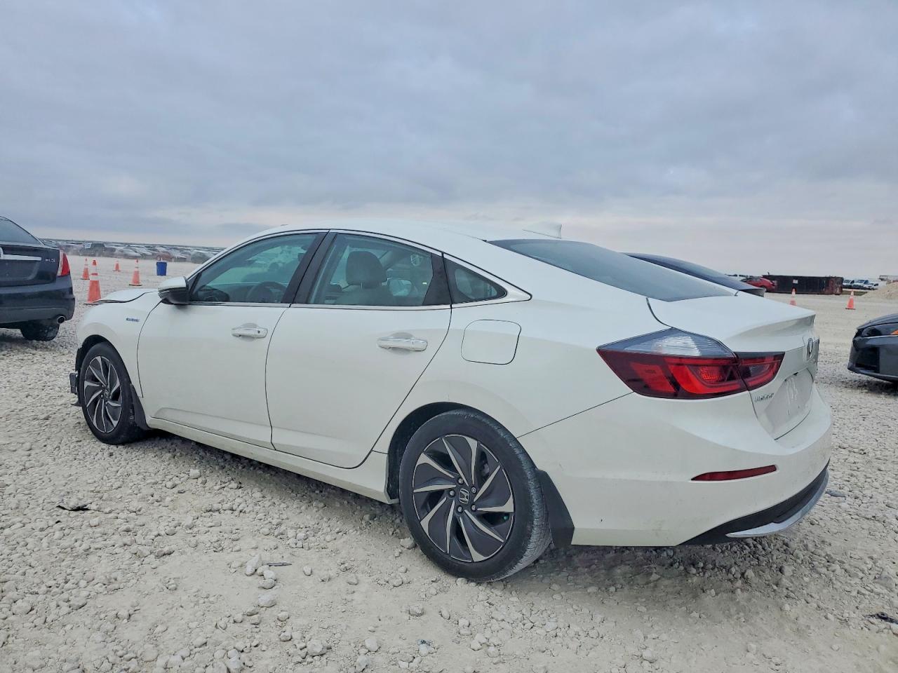 2019 HONDA INSIGHT TOURING photo 2