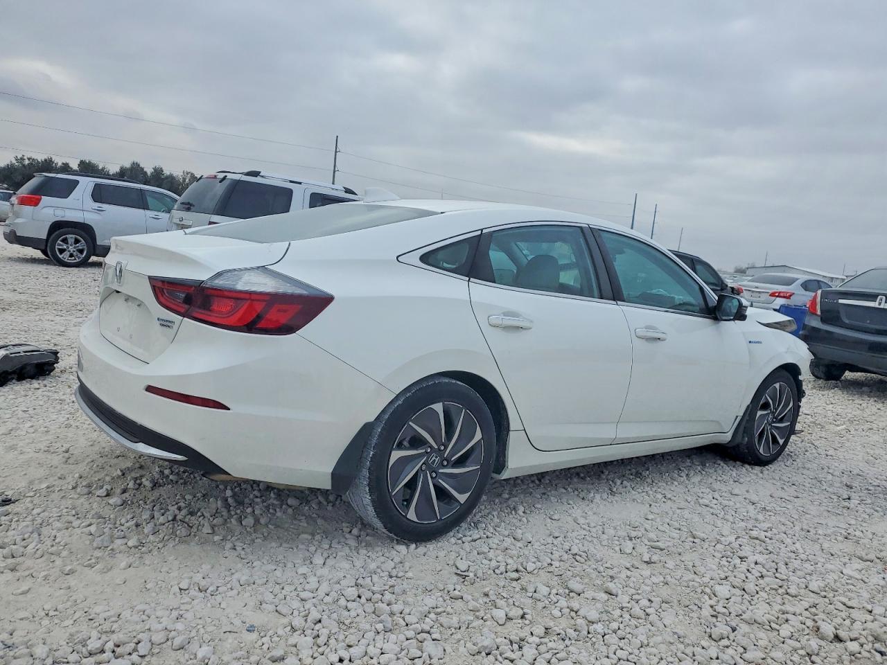2019 HONDA INSIGHT TOURING photo 3