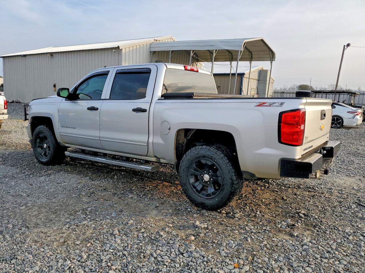 2017 CHEVROLET SILVERADO K1500 LT photo 2