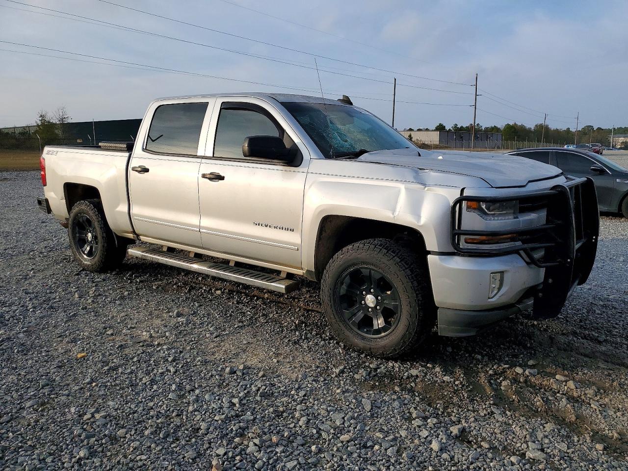 2017 CHEVROLET SILVERADO K1500 LT photo 4