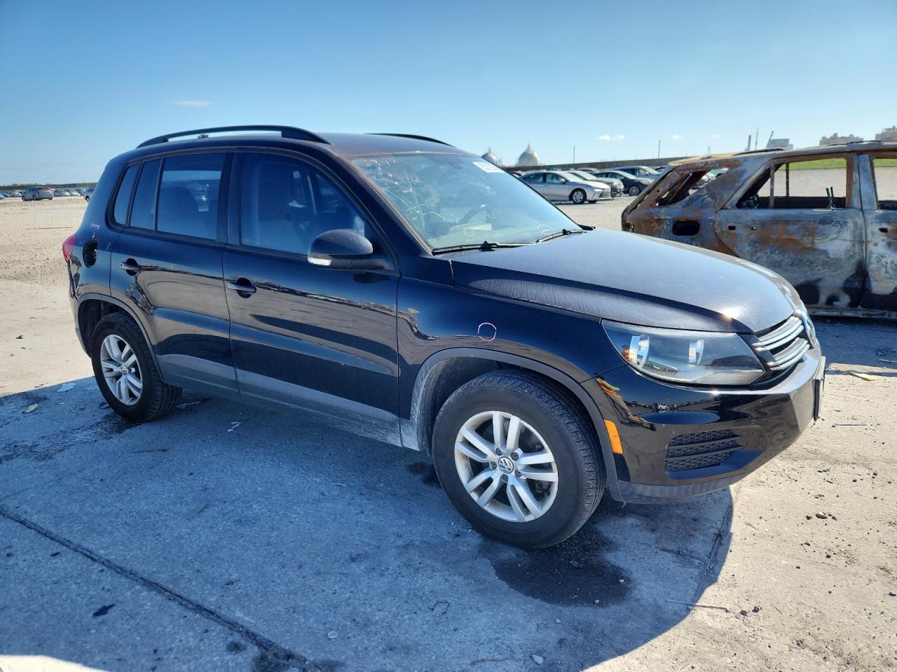2017 VOLKSWAGEN TIGUAN S photo 4
