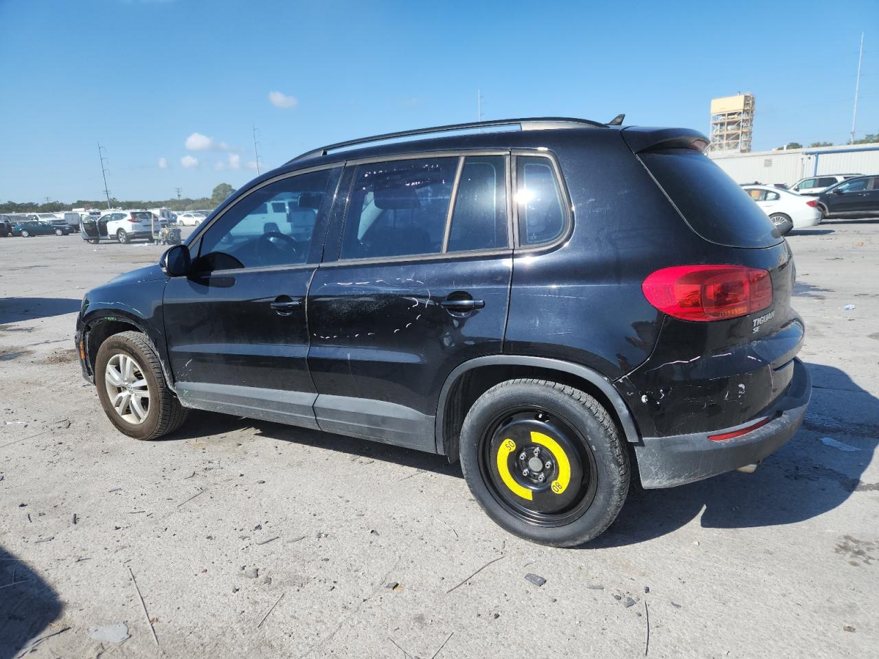 2017 VOLKSWAGEN TIGUAN S photo 2