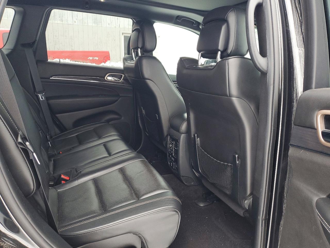 2016 JEEP GRAND CHEROKEE OVERLAND photo 11