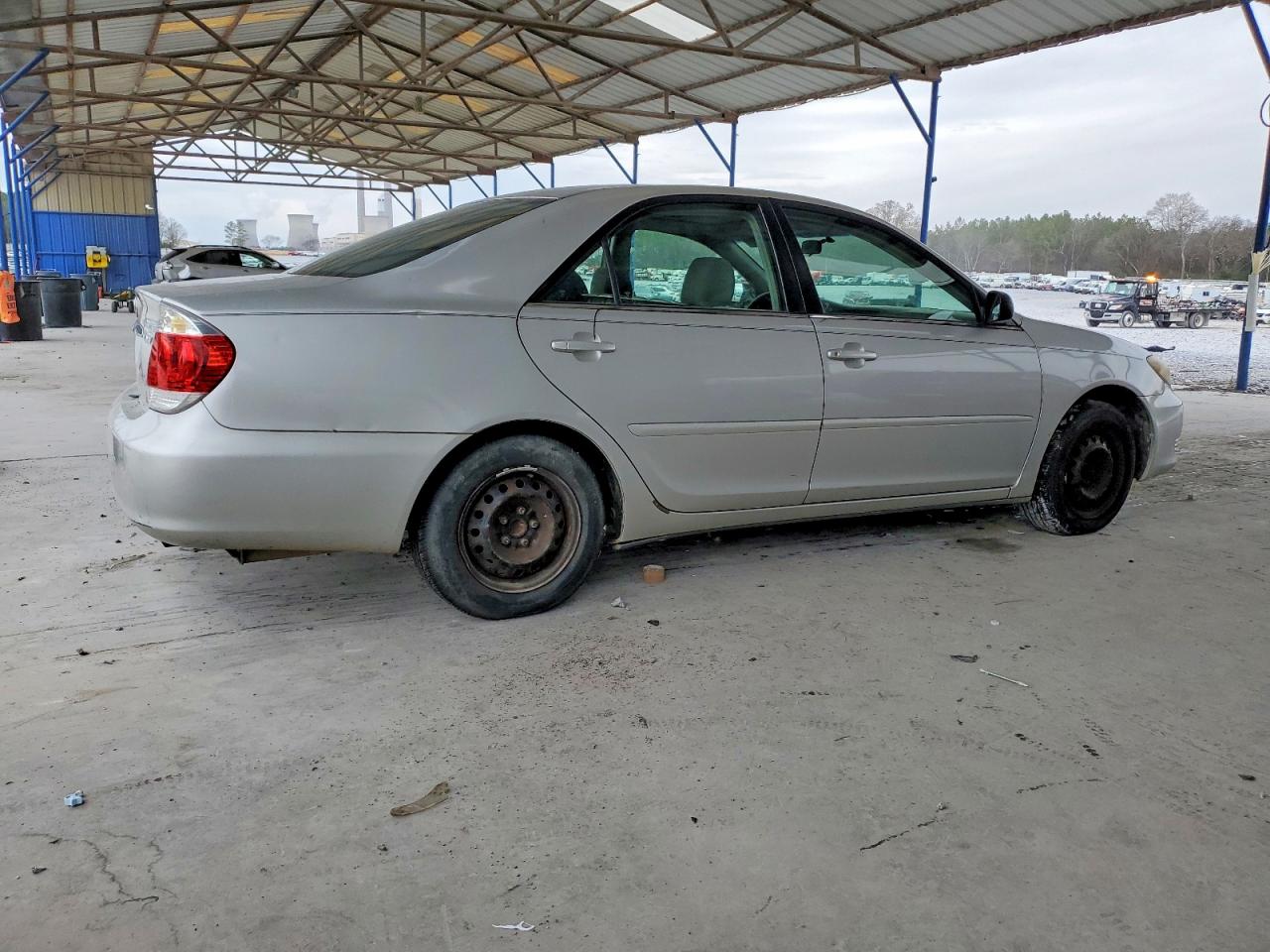 2006 TOYOTA CAMRY LE photo 3