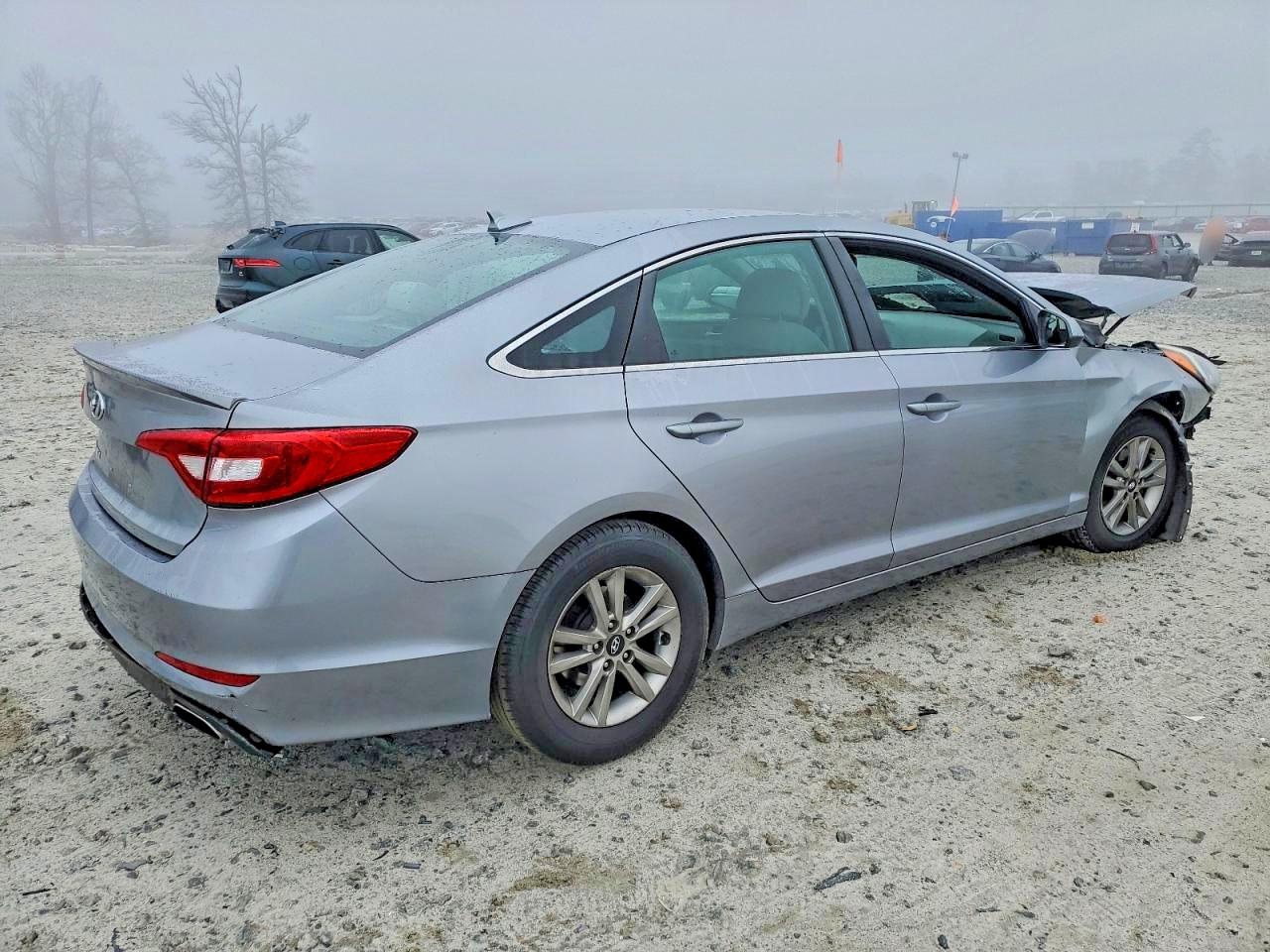 2015 HYUNDAI SONATA SE photo 3