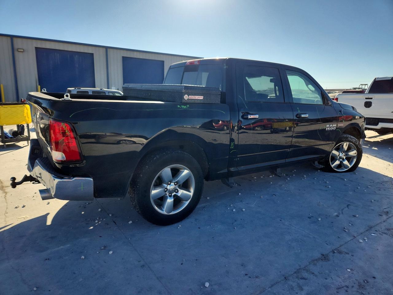 2013 RAM 1500 SLT photo 3