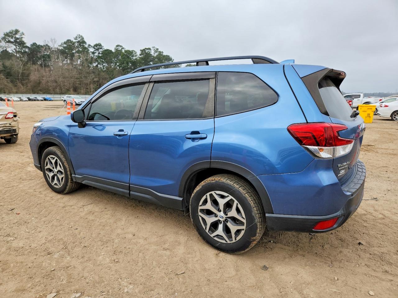 2021 SUBARU FORESTER PREMIUM photo 2