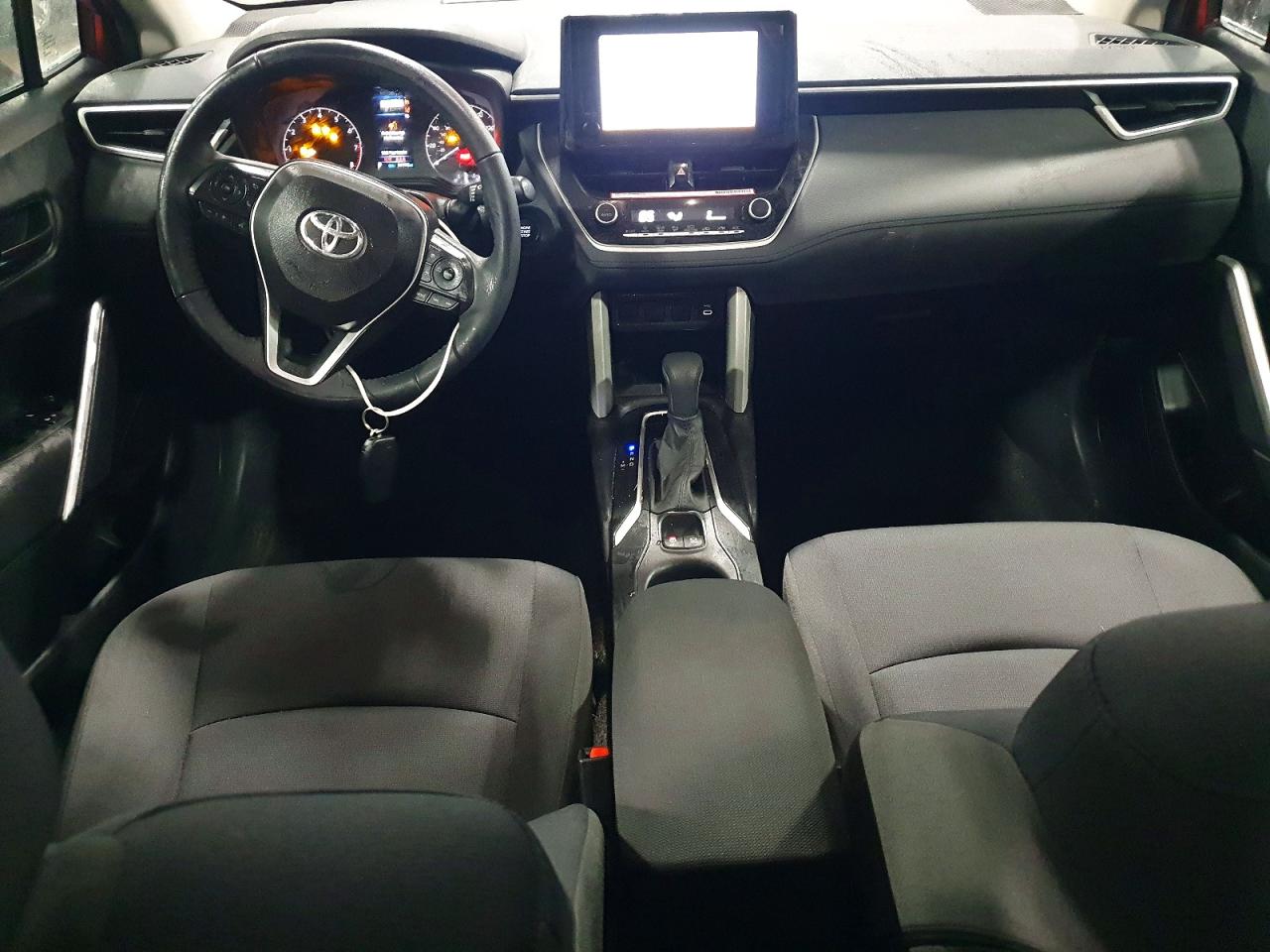 2024 TOYOTA COROLLA CROSS LE photo 8