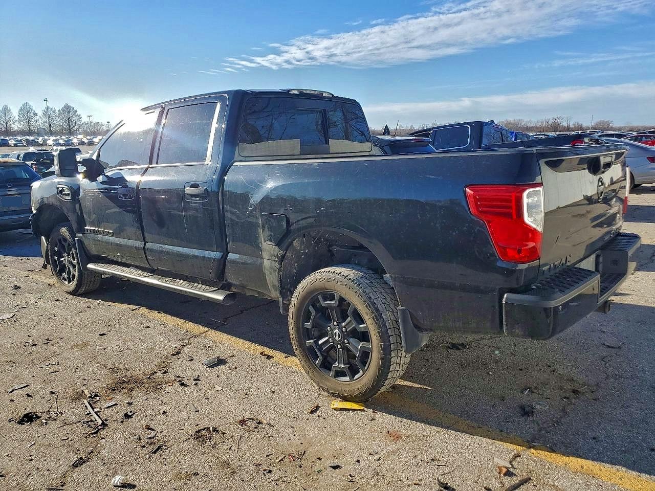 2018 NISSAN TITAN XD SL photo 4