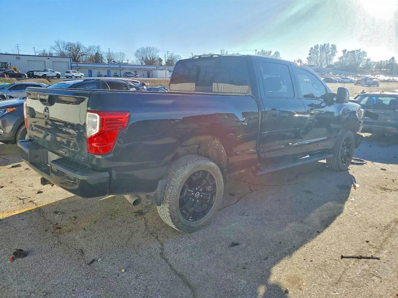 2018 NISSAN TITAN XD SL photo 7