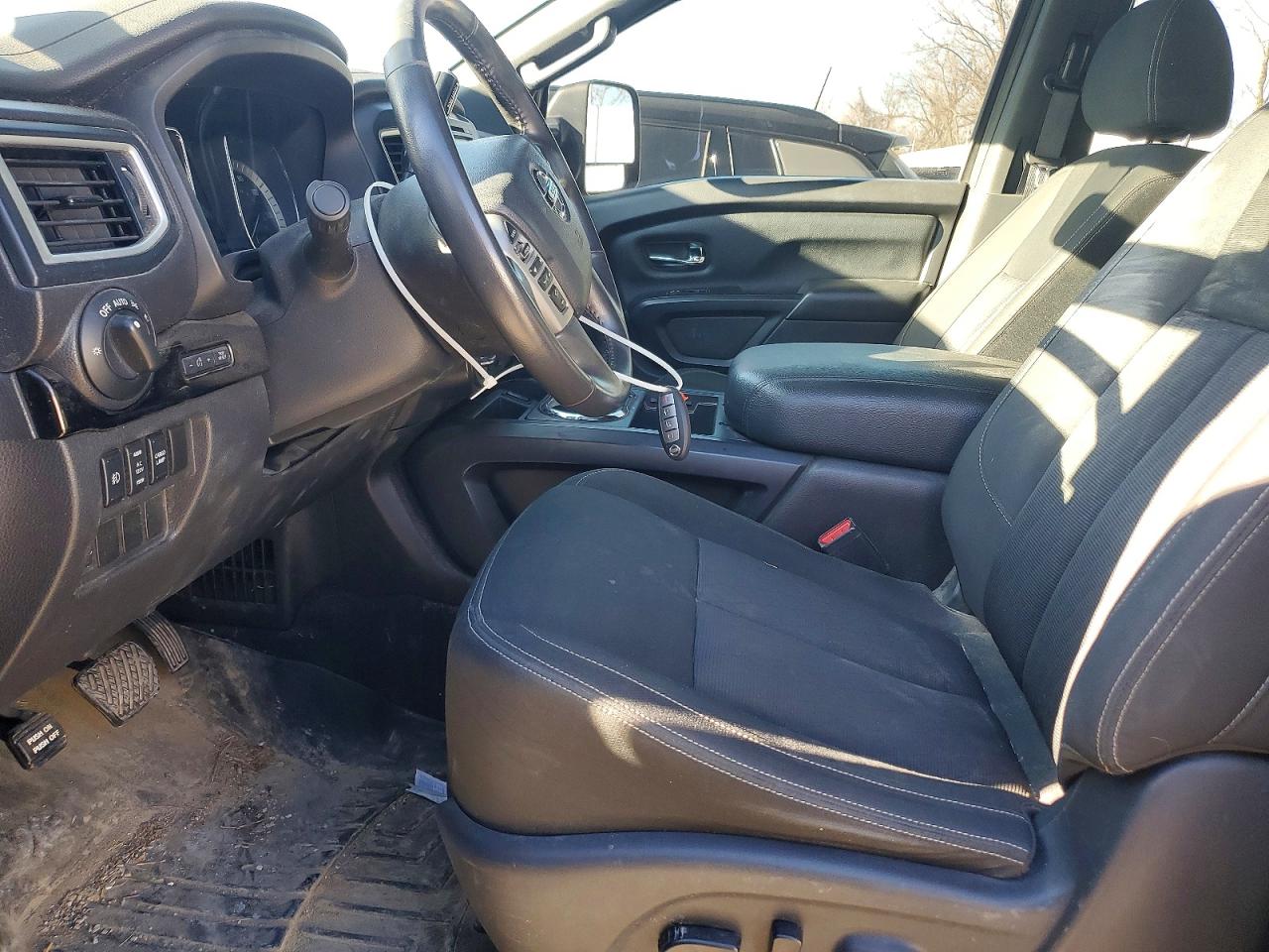 2018 NISSAN TITAN XD SL photo 19