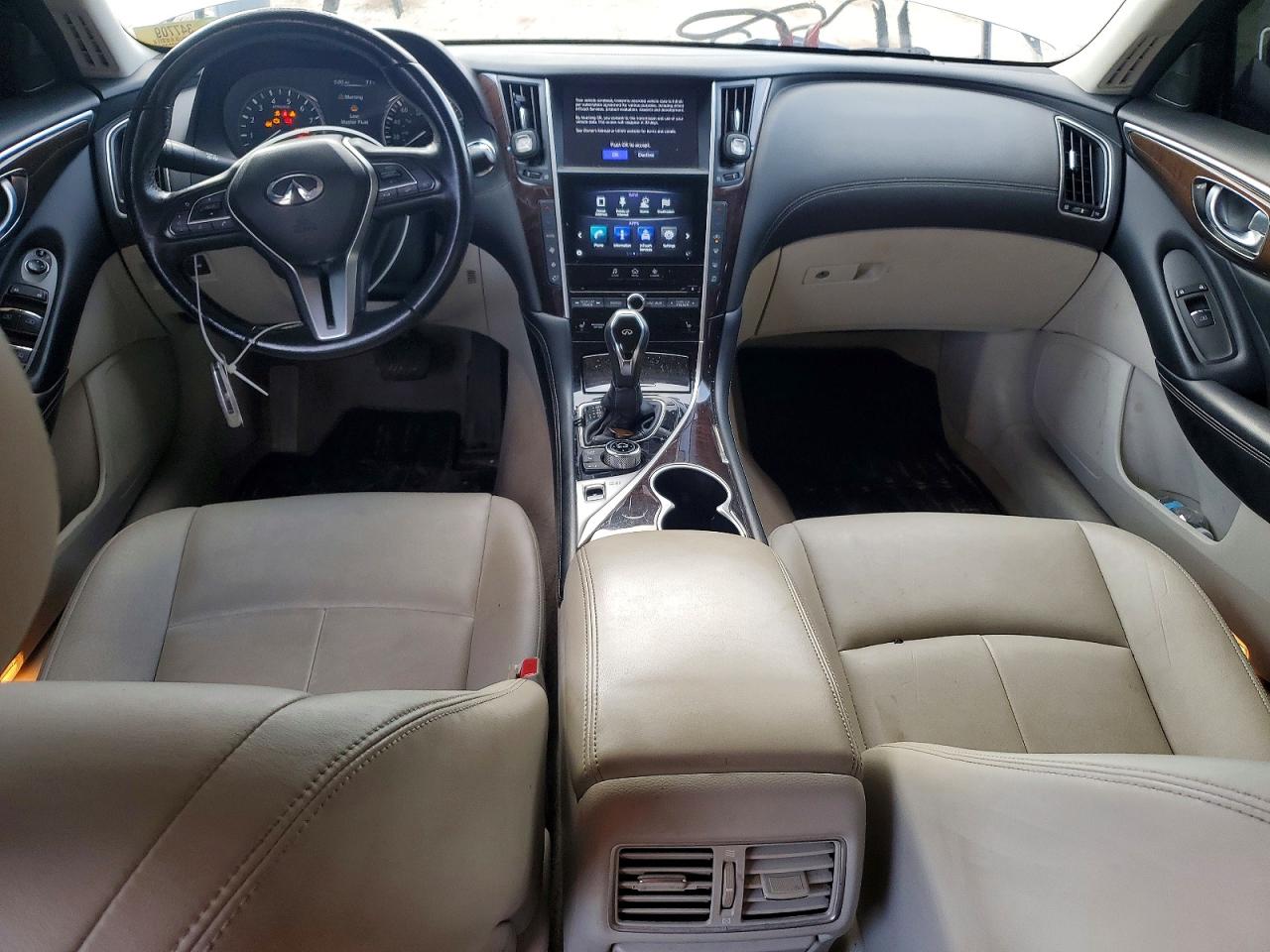 2018 INFINITI Q50 LUXE photo 8