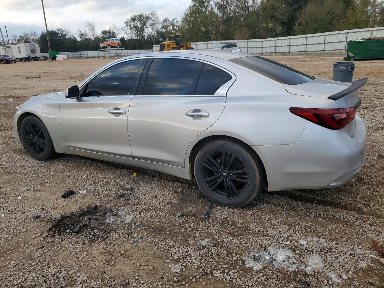 2018 INFINITI Q50 LUXE photo 2