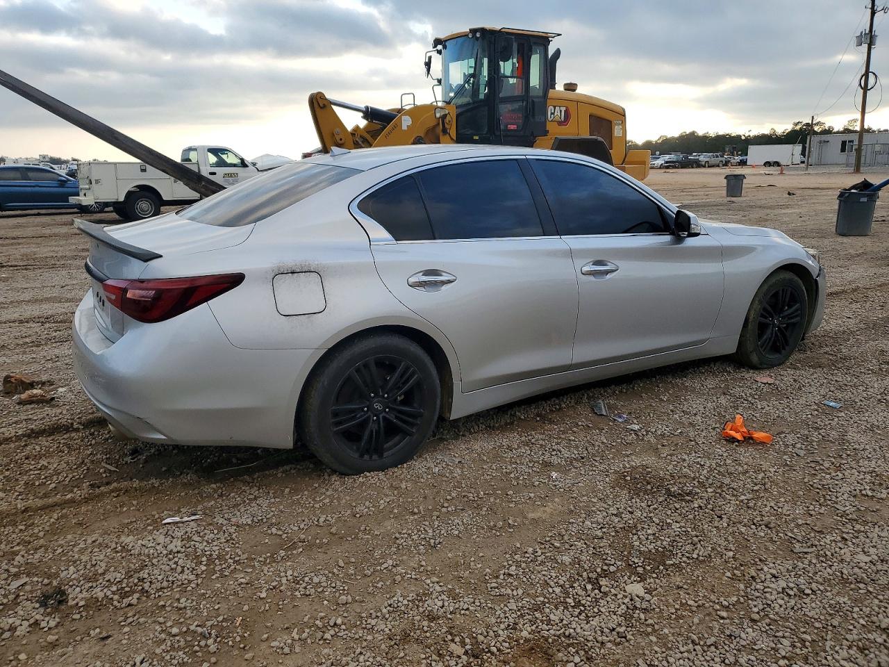 2018 INFINITI Q50 LUXE photo 3