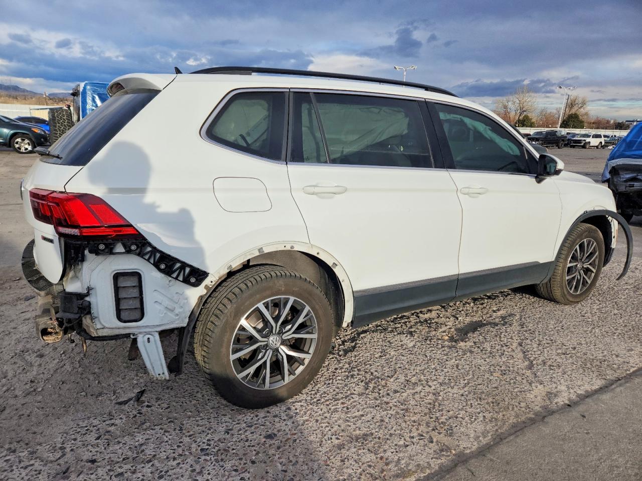 2020 VOLKSWAGEN TIGUAN SE photo 3