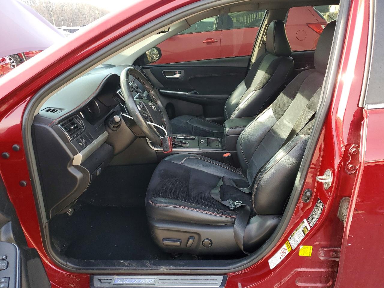 2015 TOYOTA CAMRY LE photo 7