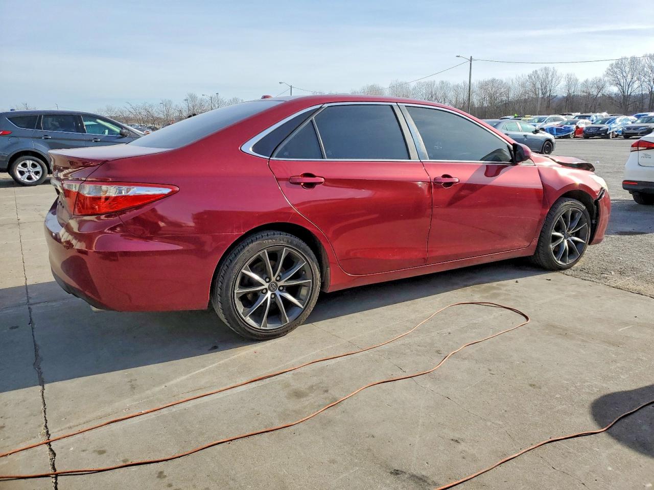 2015 TOYOTA CAMRY LE photo 3