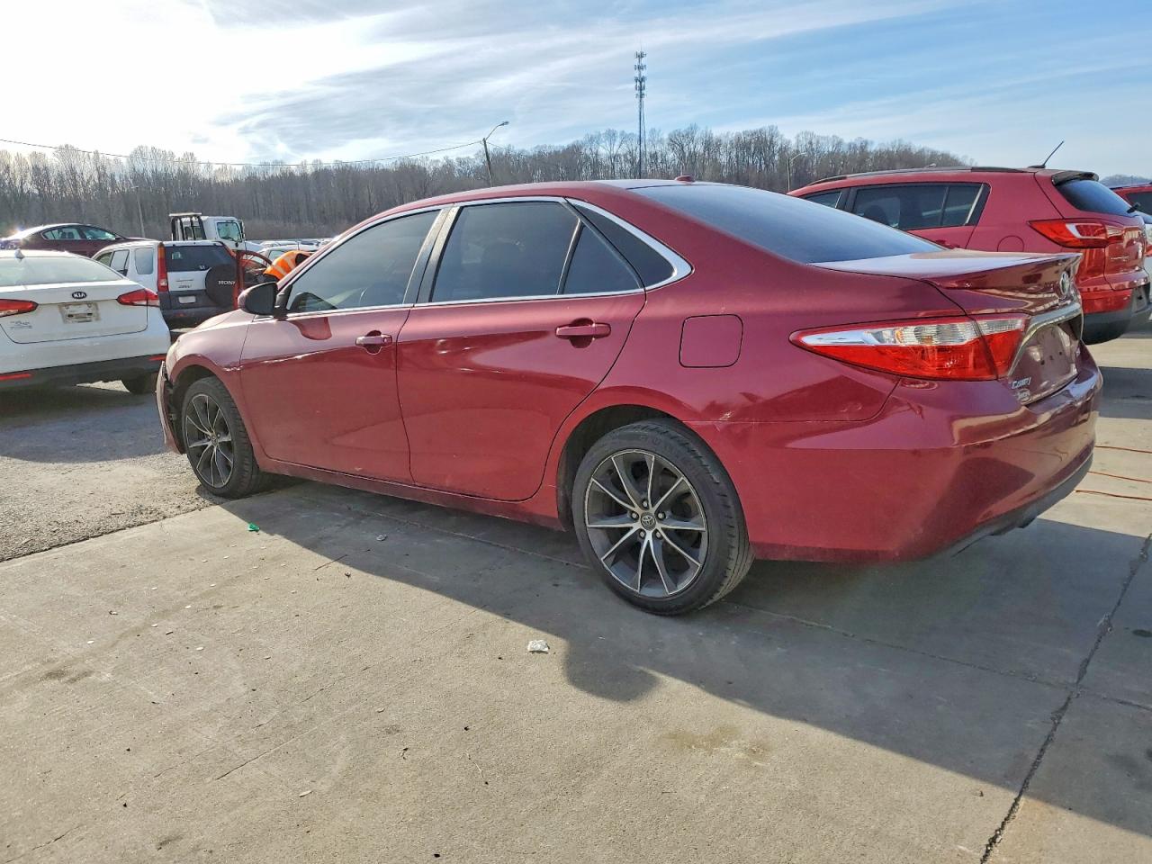 2015 TOYOTA CAMRY LE photo 2