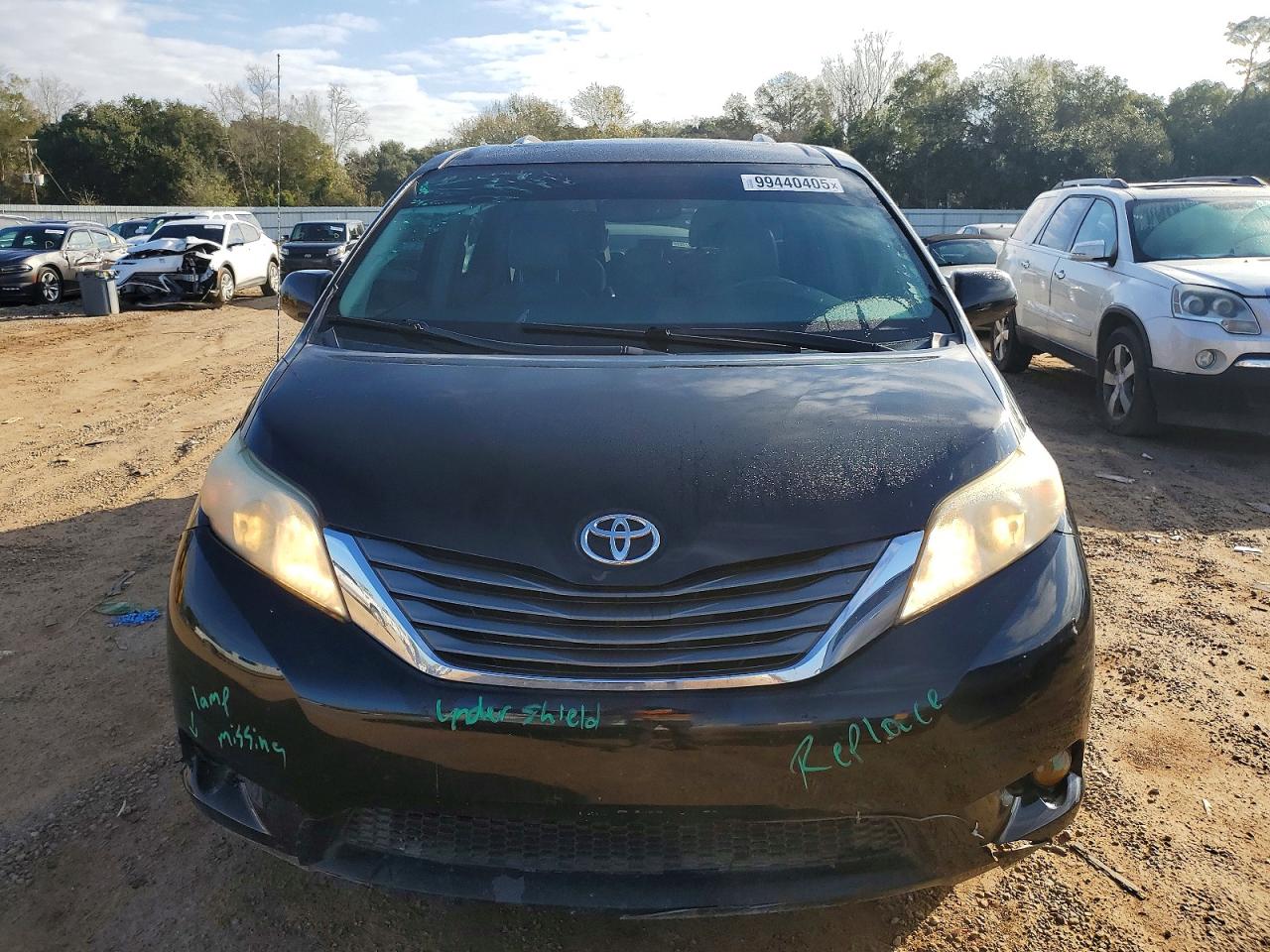 2013 TOYOTA SIENNA XLE photo 9