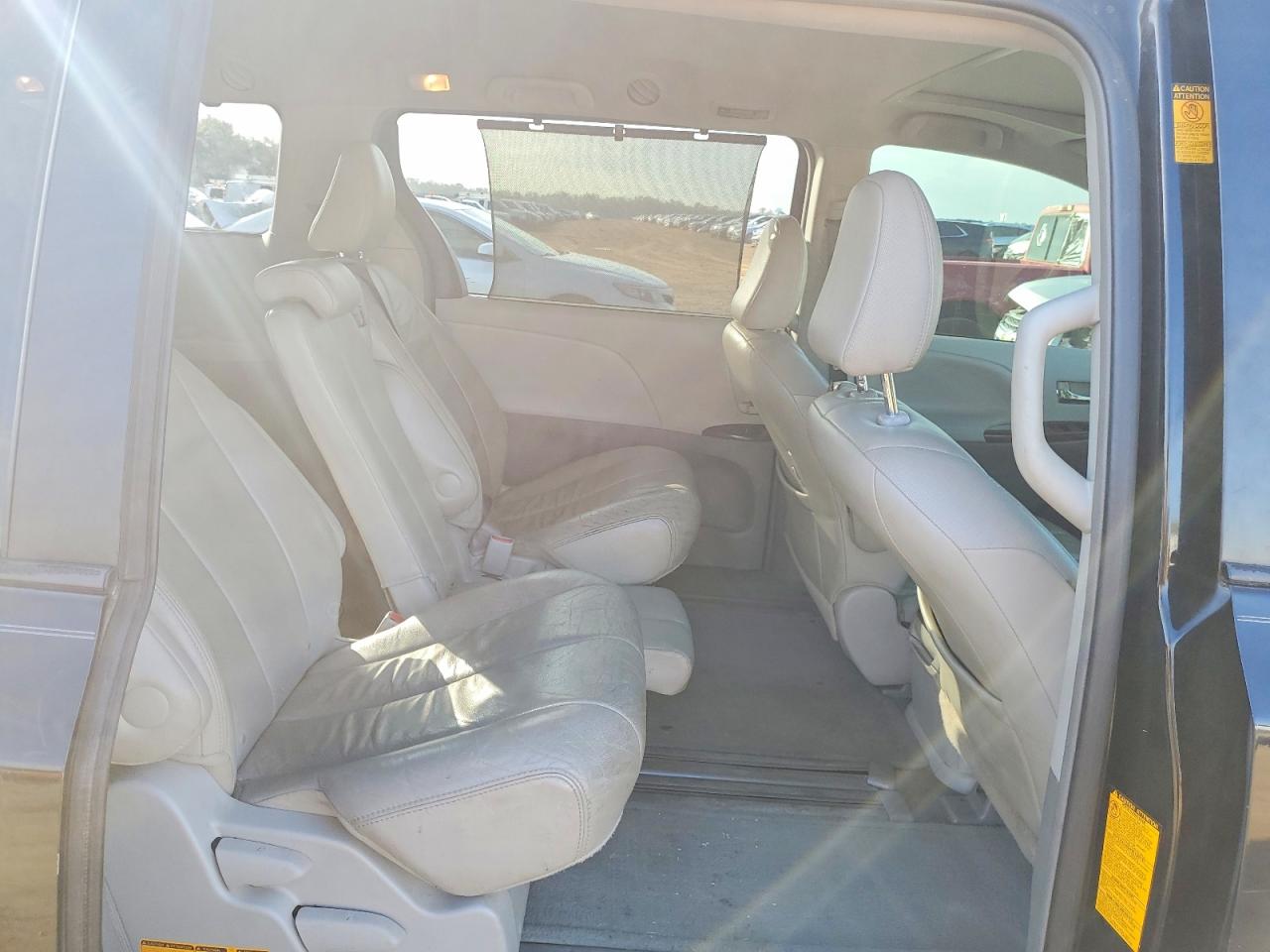2013 TOYOTA SIENNA XLE photo 21