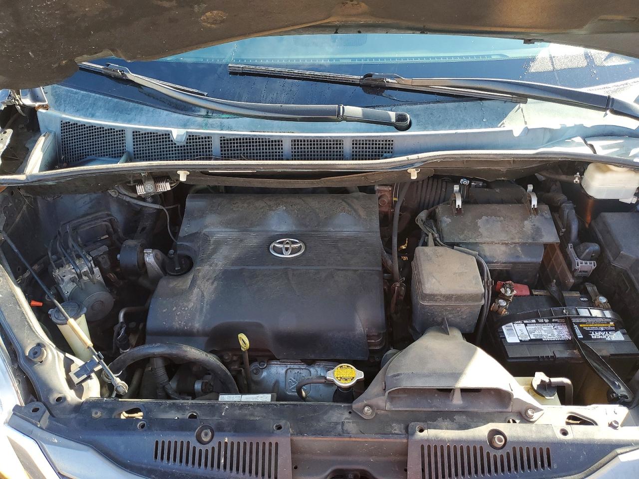 2013 TOYOTA SIENNA XLE photo 23