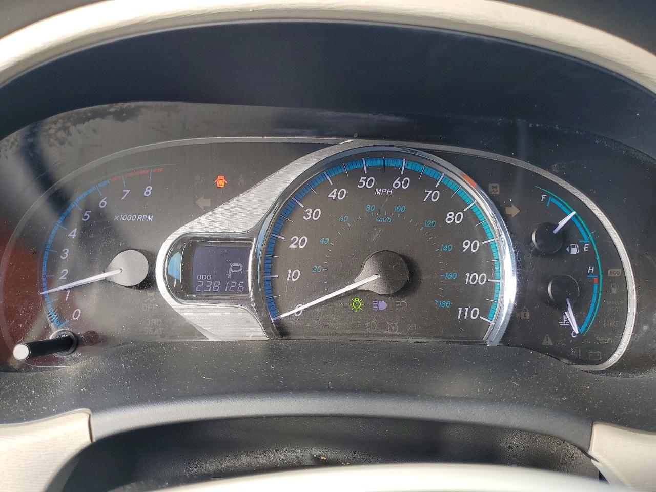 2013 TOYOTA SIENNA XLE photo 17