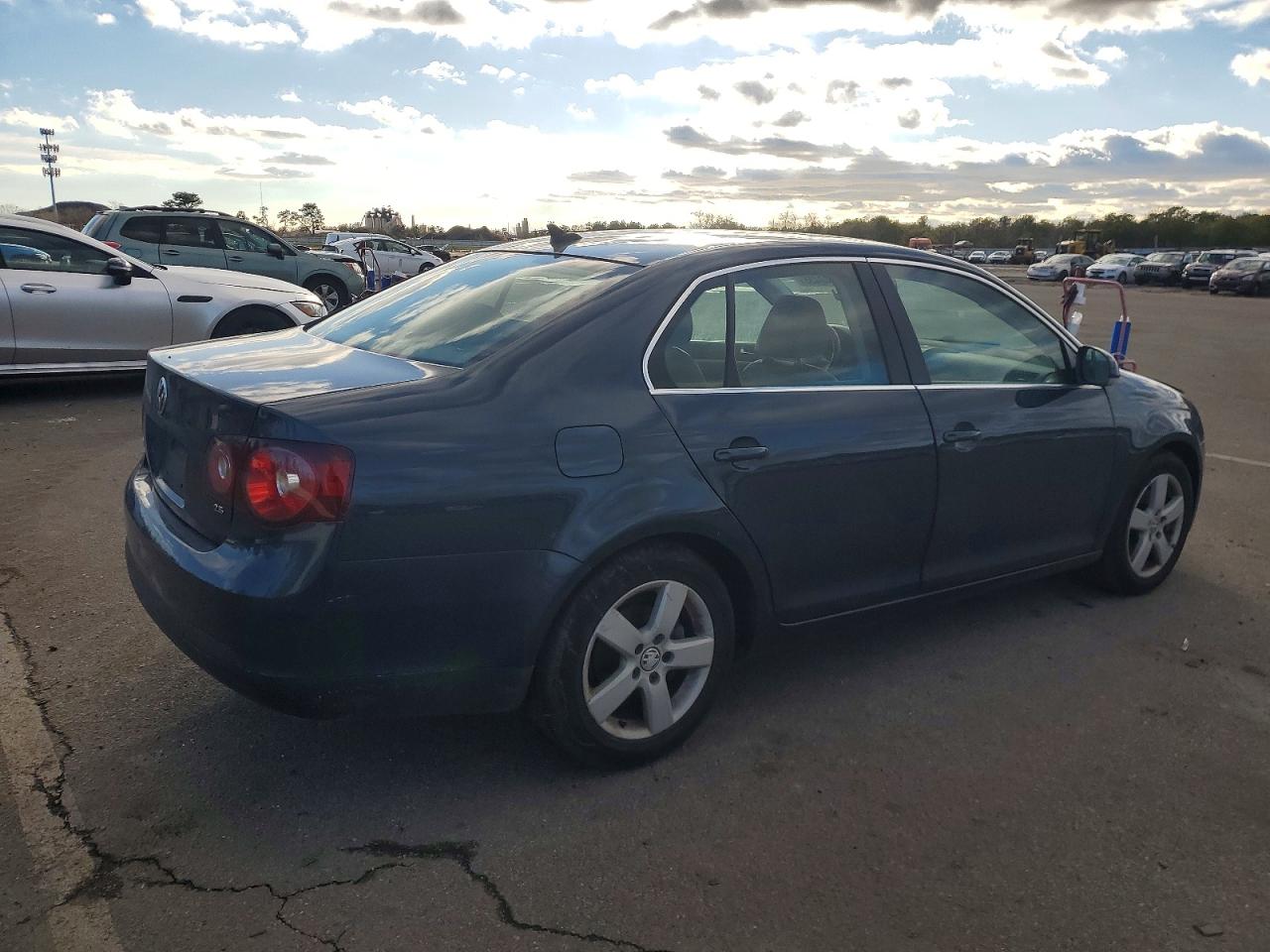 2009 VOLKSWAGEN JETTA SE photo 3