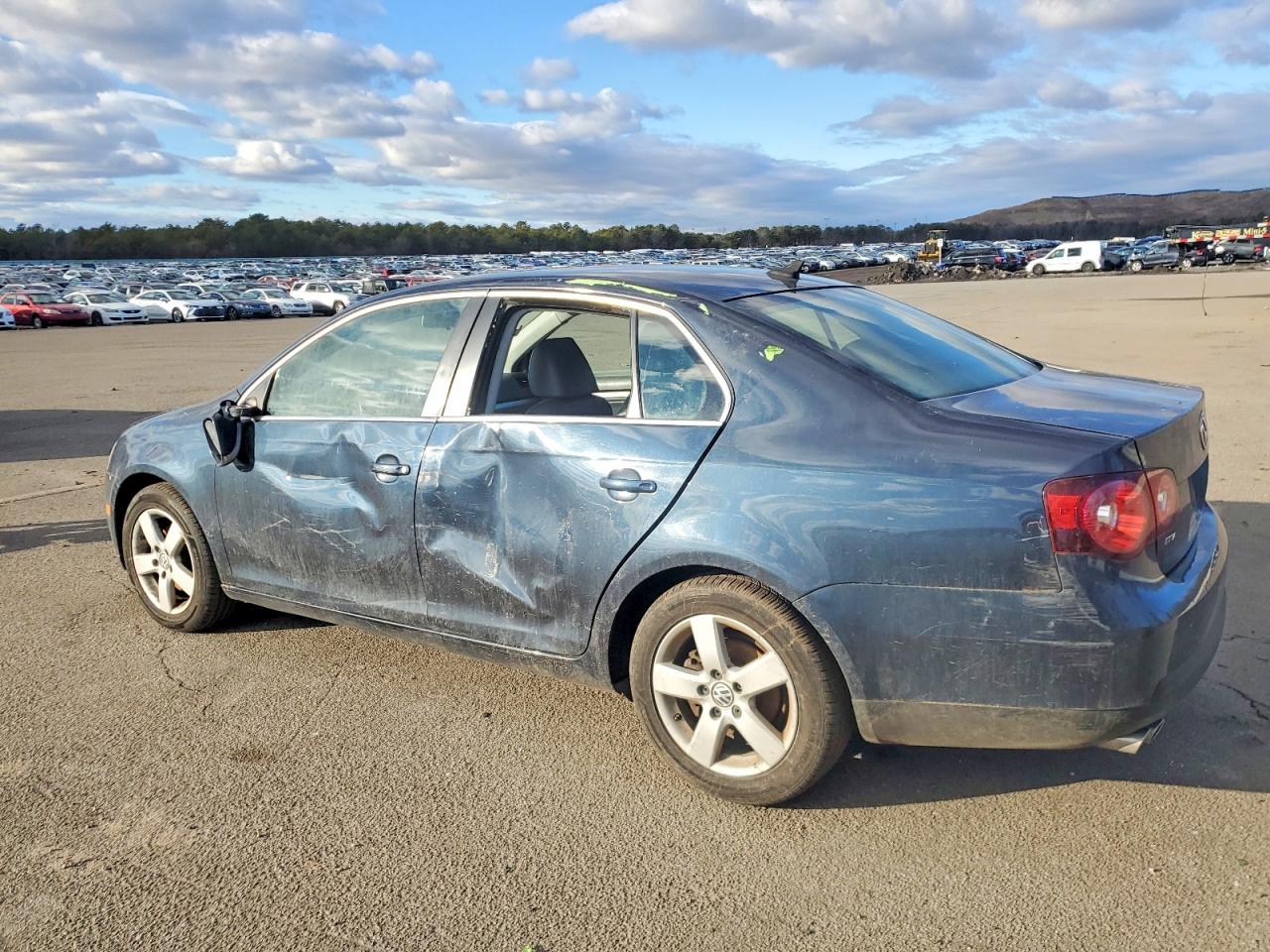 2009 VOLKSWAGEN JETTA SE photo 2