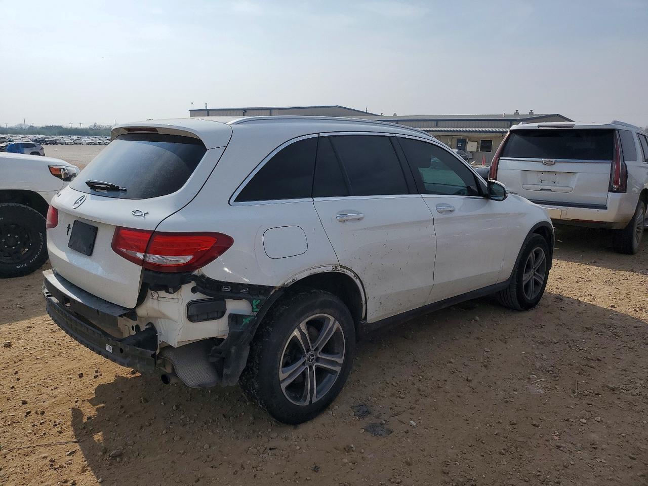 2018 MERCEDES-BENZ GLC 300 photo 3