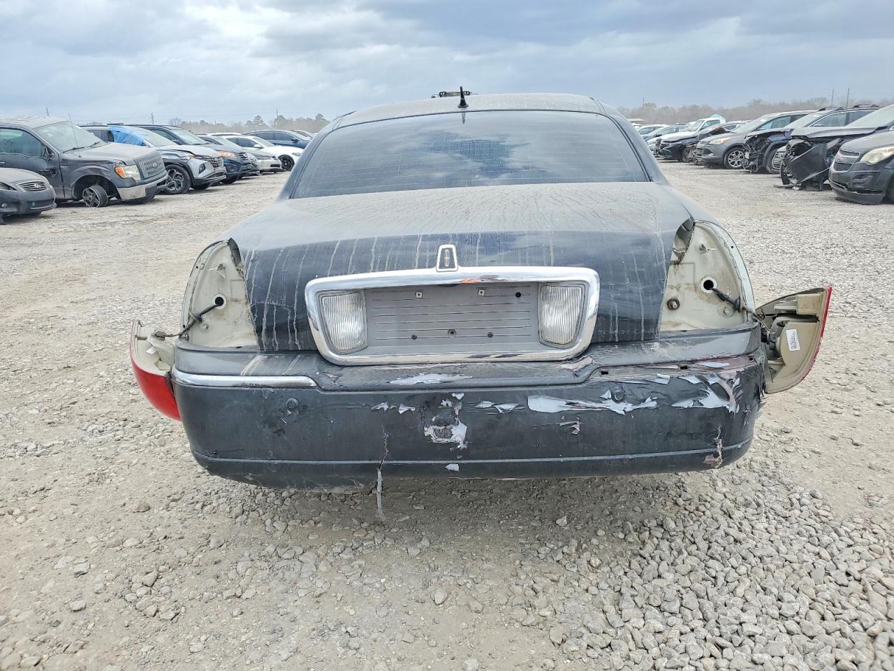 2006 LINCOLN TOWN CAR SIGNATURE LIMITED photo 6