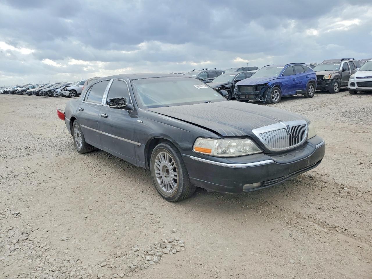 2006 LINCOLN TOWN CAR SIGNATURE LIMITED photo 4