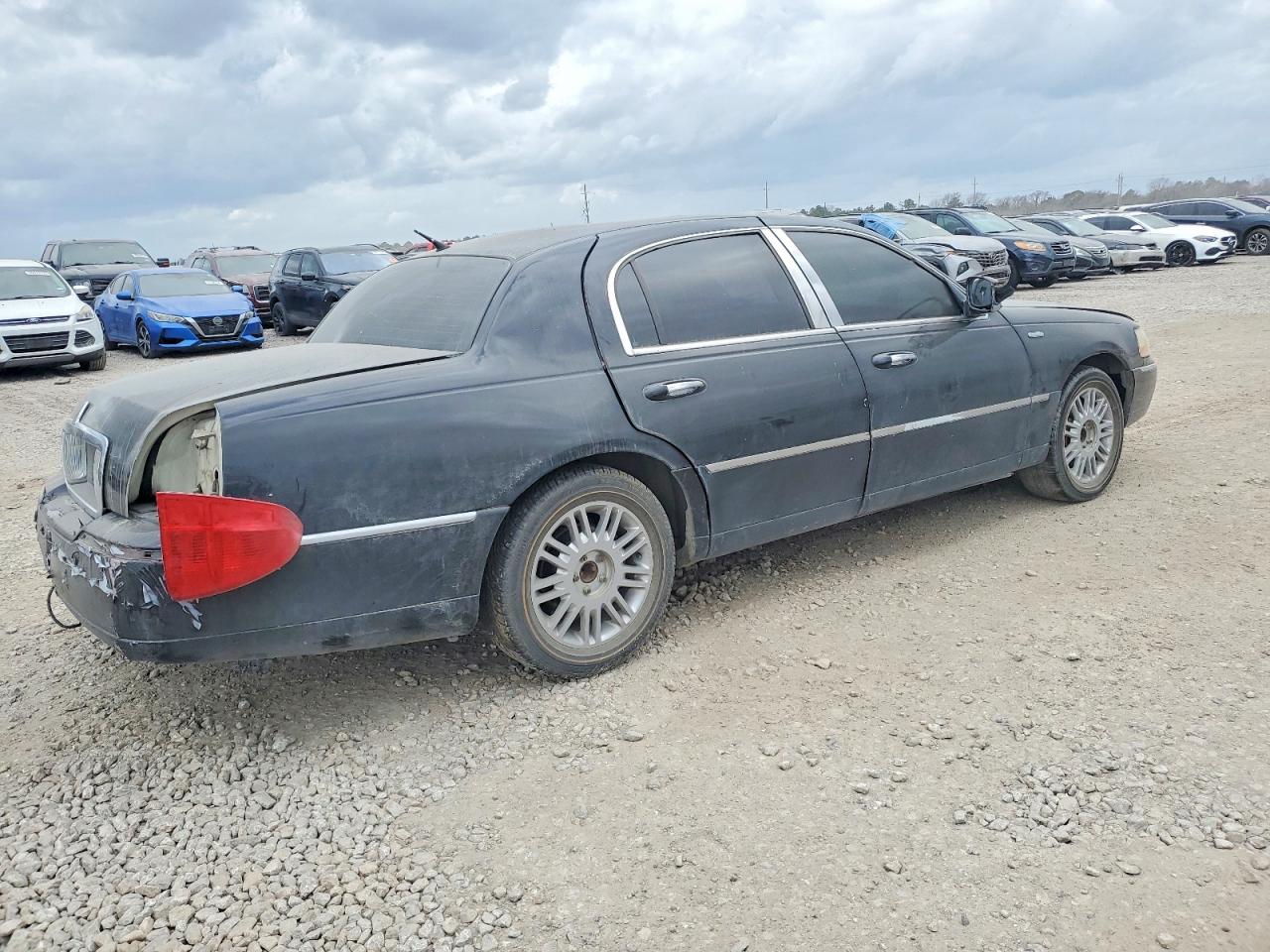 2006 LINCOLN TOWN CAR SIGNATURE LIMITED photo 3