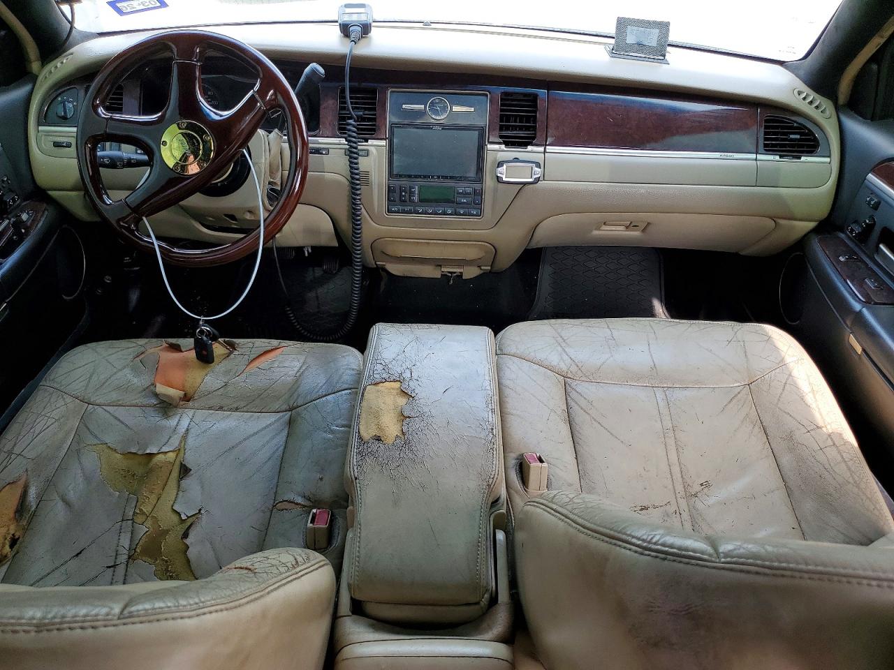 2006 LINCOLN TOWN CAR SIGNATURE LIMITED photo 8