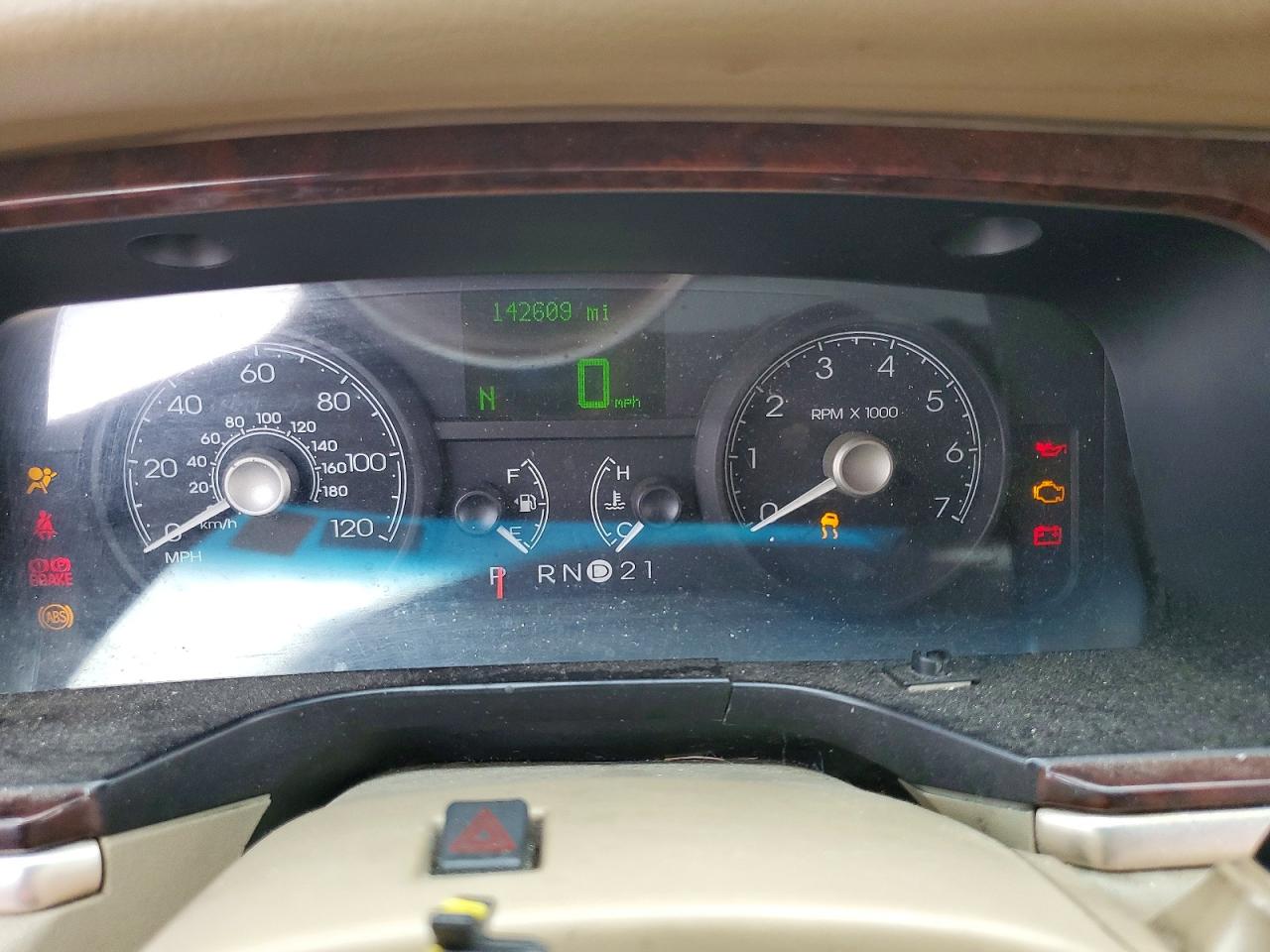 2006 LINCOLN TOWN CAR SIGNATURE LIMITED photo 9
