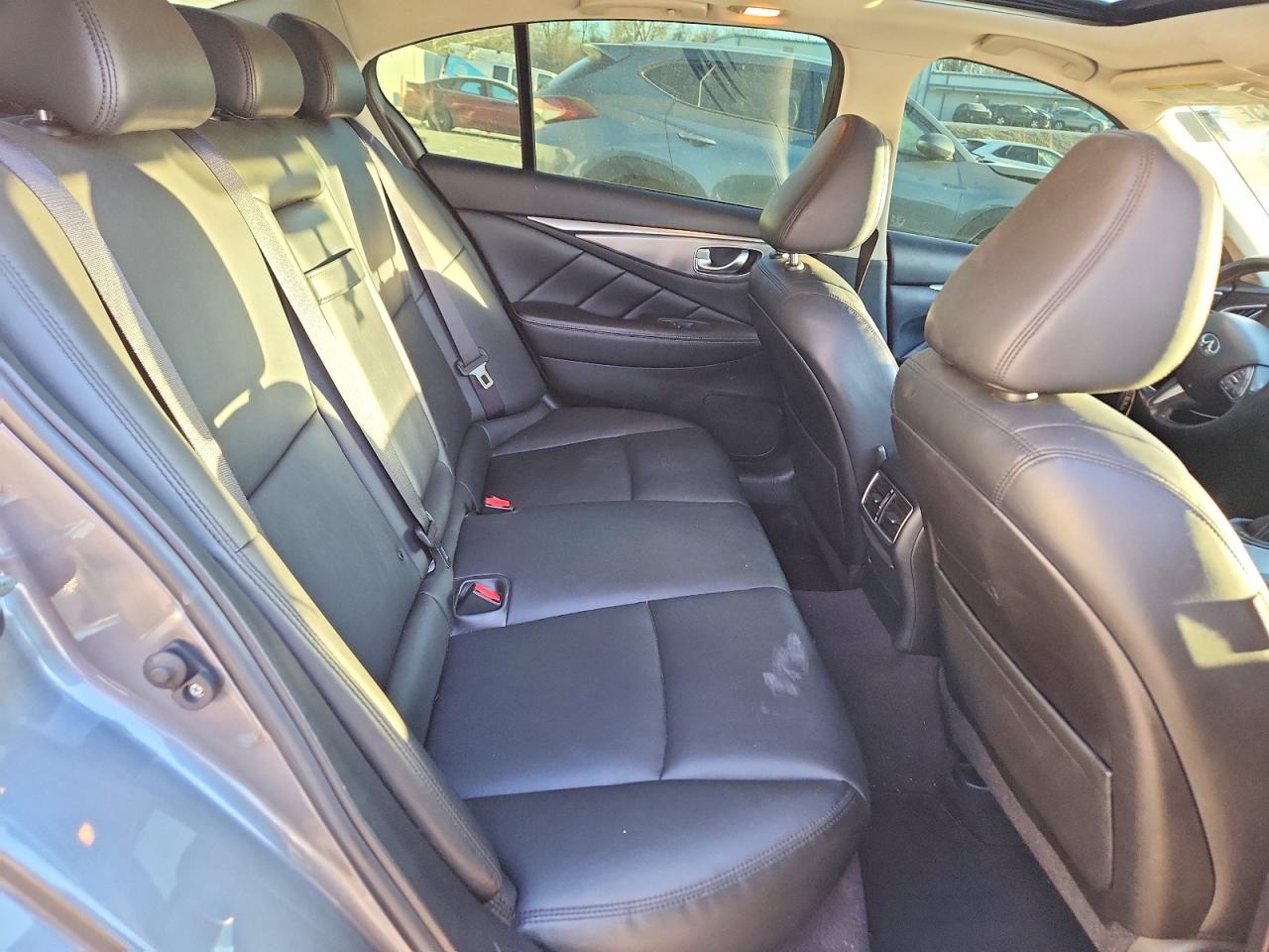 2015 INFINITI Q50 BASE photo 10