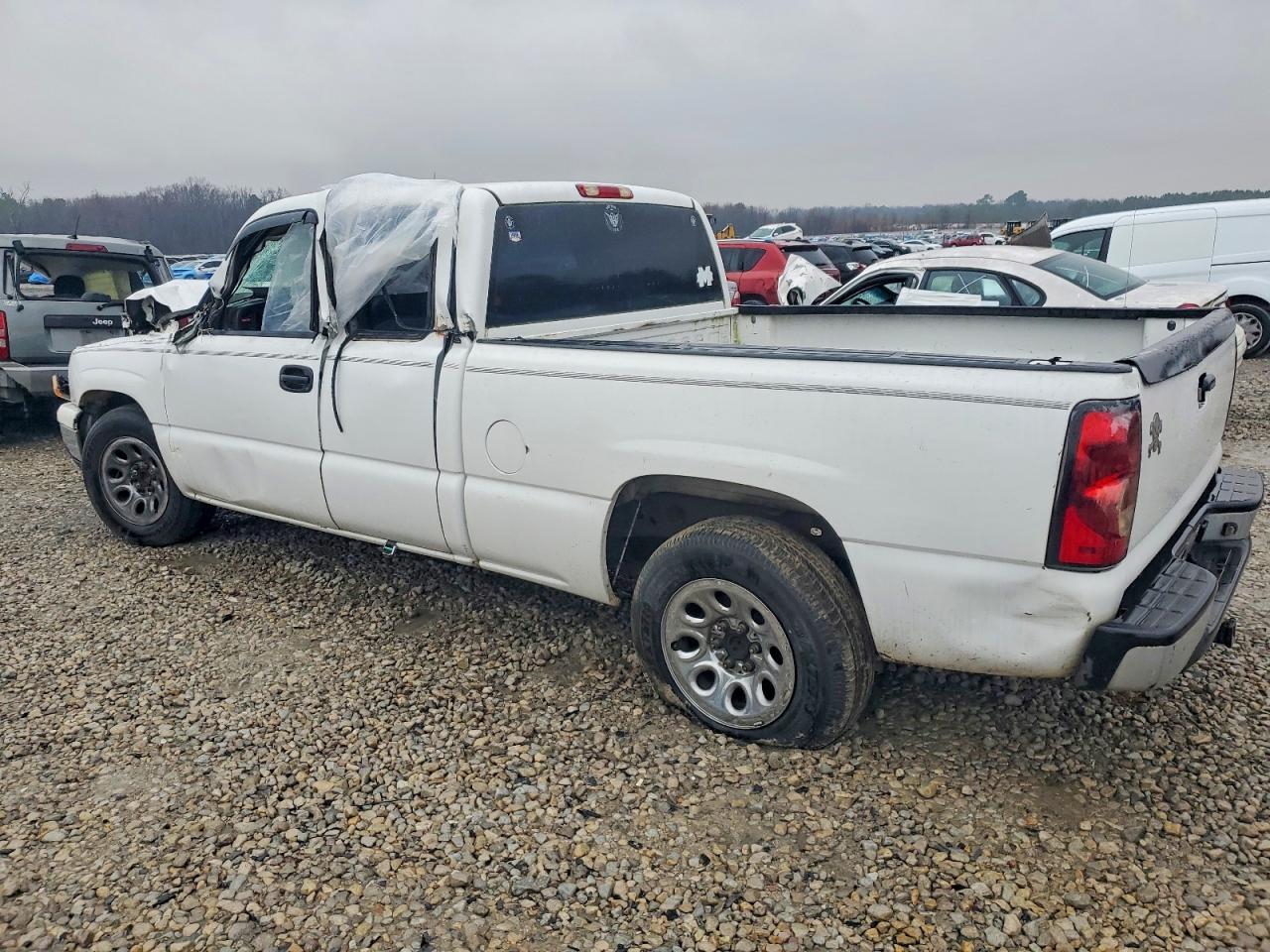 2005 CHEVROLET SILVERADO C1500 photo 2